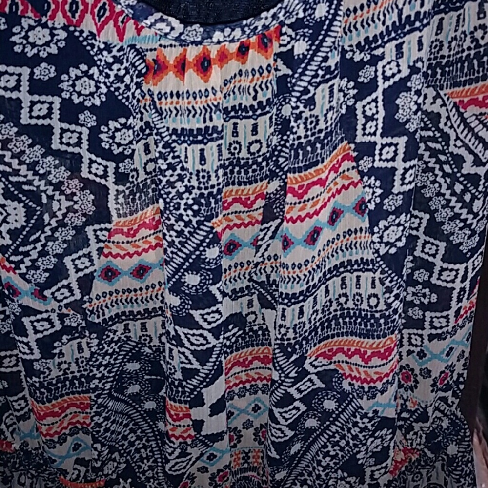 ✨Flowy top✨ - Picture 2 of 2